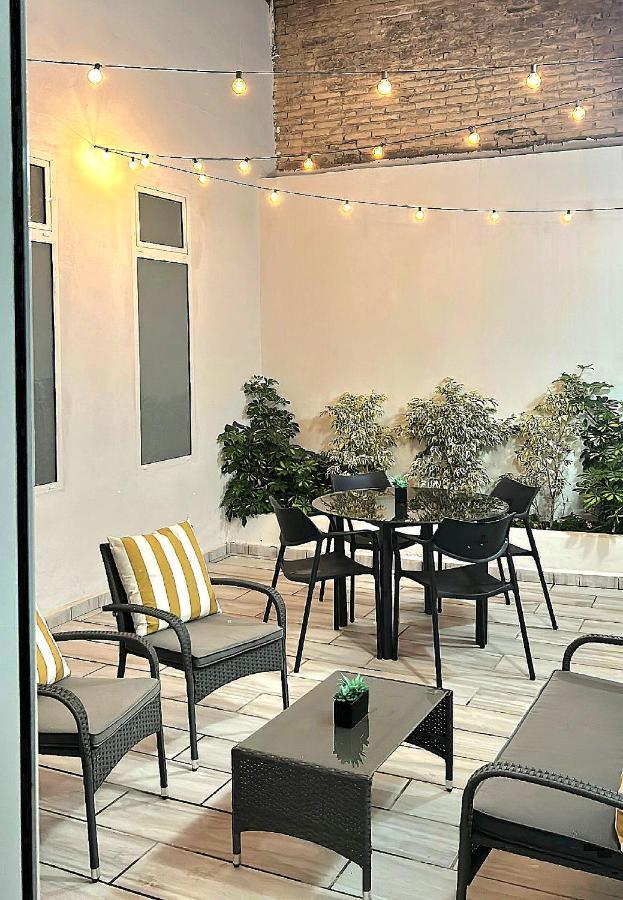 New! Renovated, Centrally Located, Private Entrance, Terrace Apartment Валенсия Екстериор снимка
