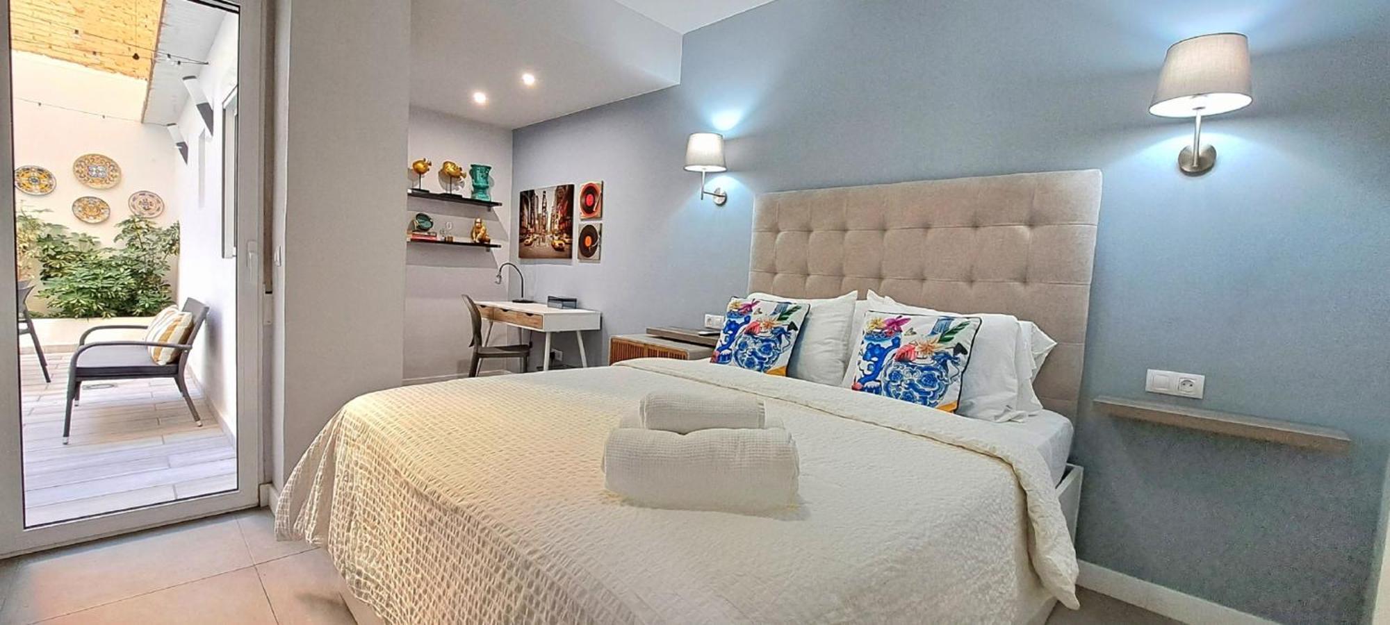 New! Renovated, Centrally Located, Private Entrance, Terrace Apartment Валенсия Екстериор снимка