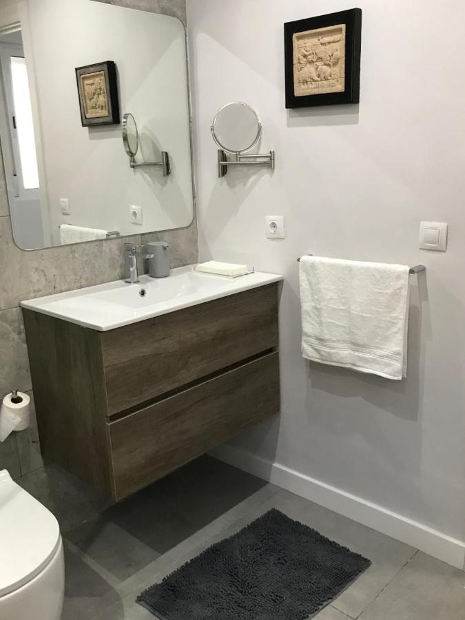 New! Renovated, Centrally Located, Private Entrance, Terrace Apartment Валенсия Екстериор снимка