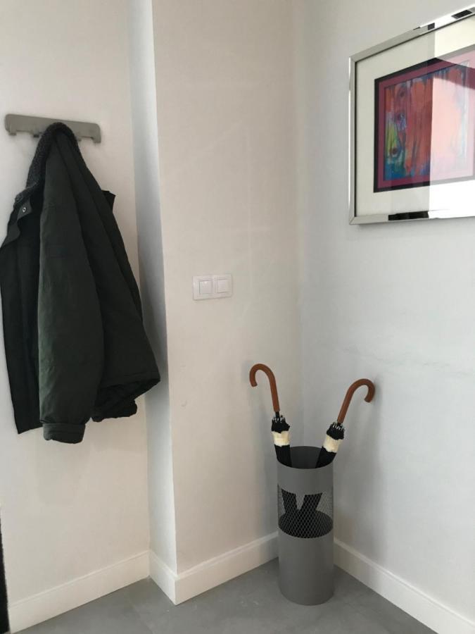 New! Renovated, Centrally Located, Private Entrance, Terrace Apartment Валенсия Екстериор снимка